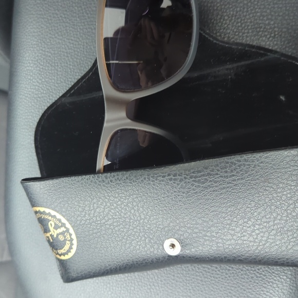 Ray-Ban Sunglasses - Picture 4 of 6